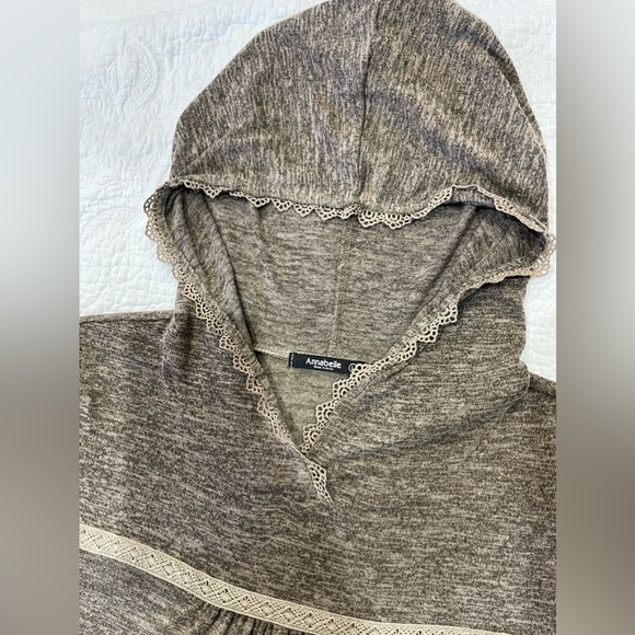 Annabelle LG long sleeve Blouse Hoodie - Picture 3 of 8